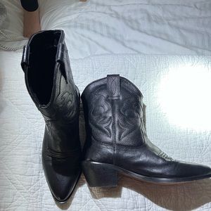 UO Lynn Cowgirl Boot..
